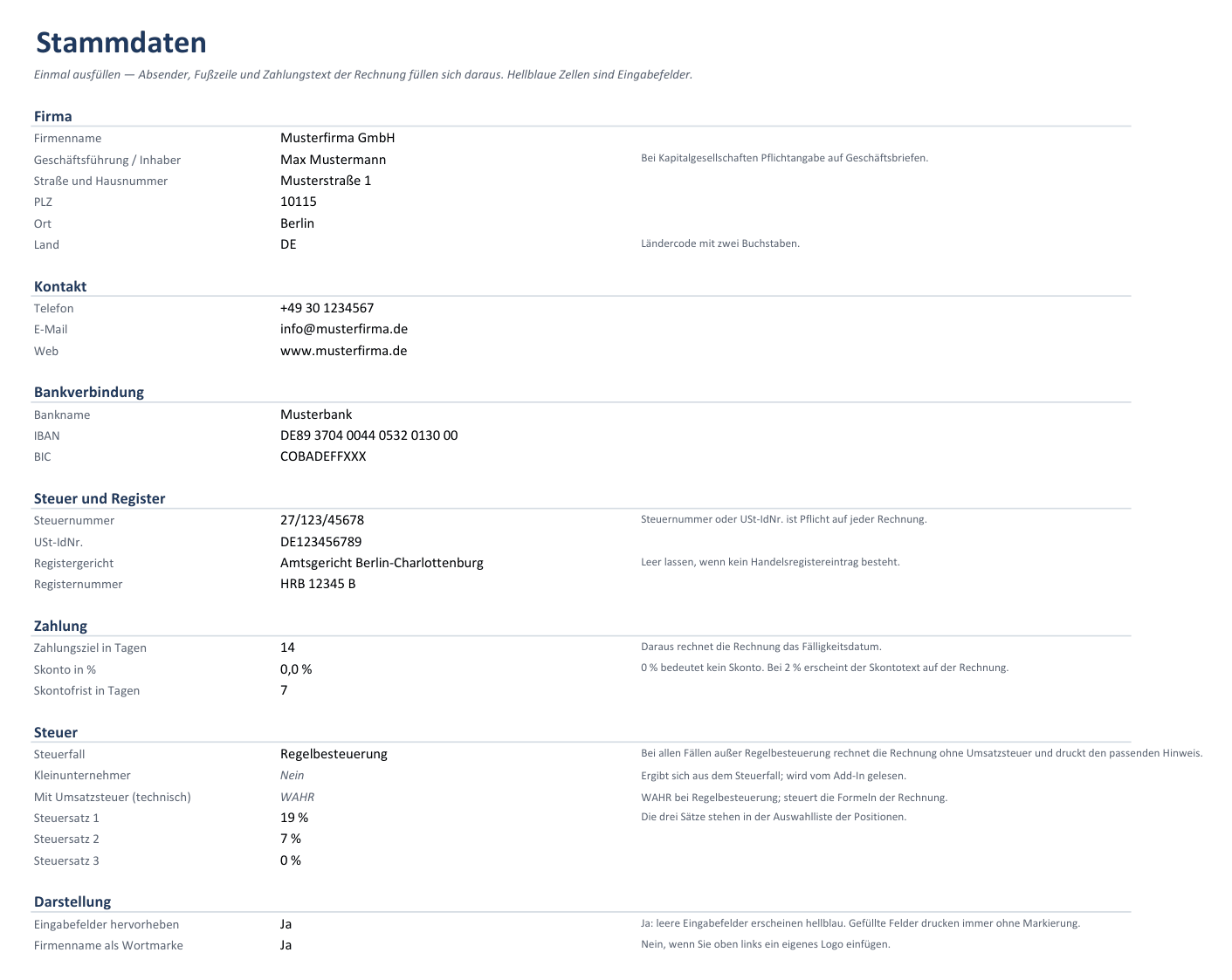 Das Blatt „Stammdaten“ der Vorlage: Eingabefelder für Firmenname, Anschrift, Telefon, E-Mail, Steuernummer, USt-IdNr., Registergericht, Geschäftsführung sowie Bankverbindung mit IBAN und BIC.
